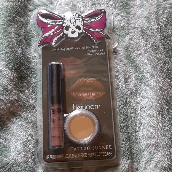 Makeup - Picture 7 of 8